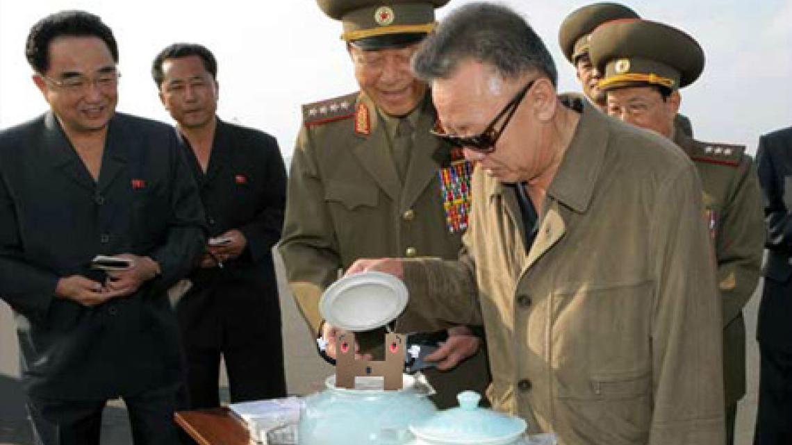 Photo of Kim Jong Il looking at Higgs 