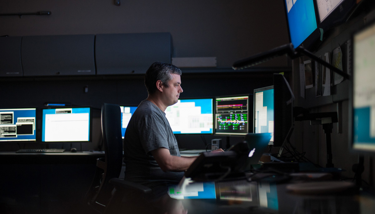 Photo of LCLS engineering physicist Sebastian Carron Montero works in one of the many experiment control rooms