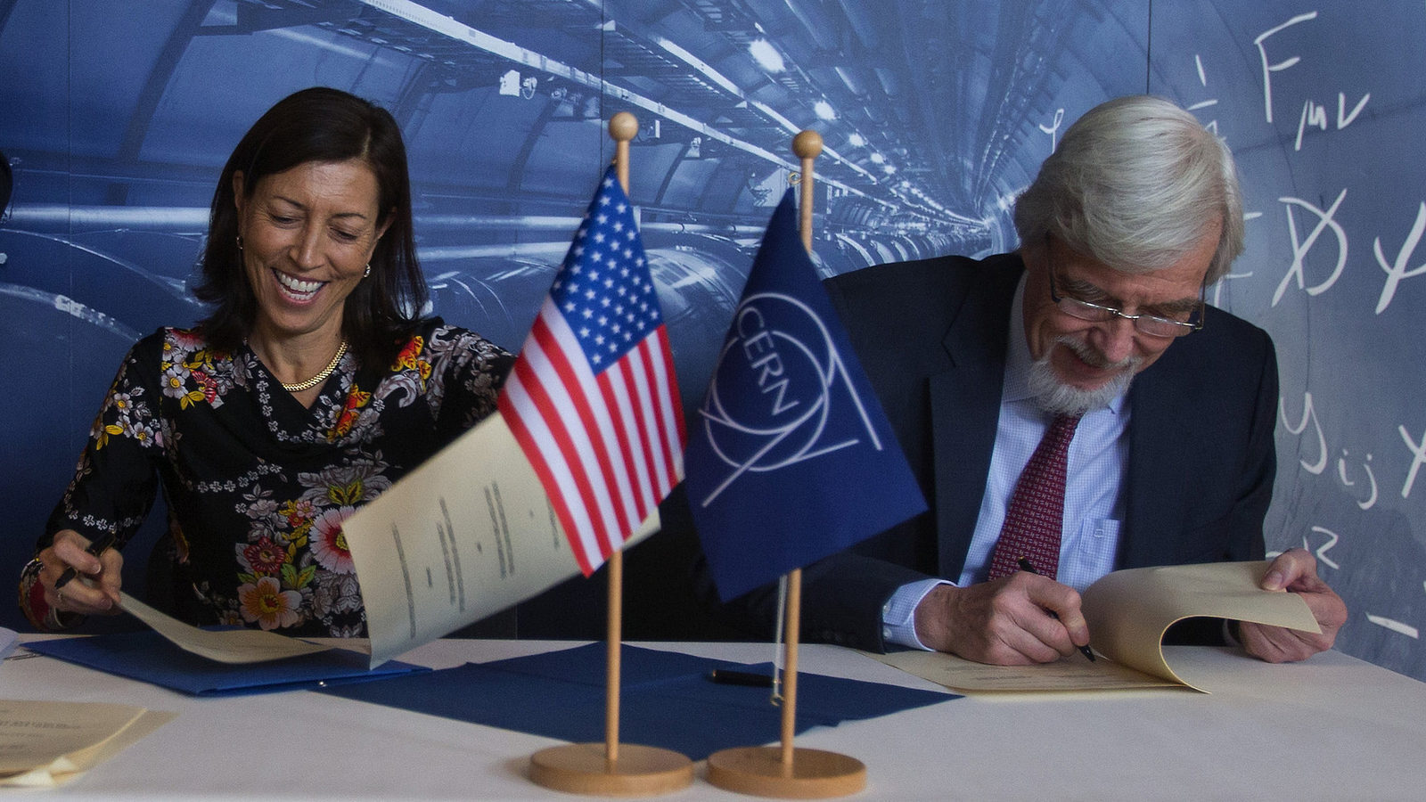 Photo of US-CERN agreement signing