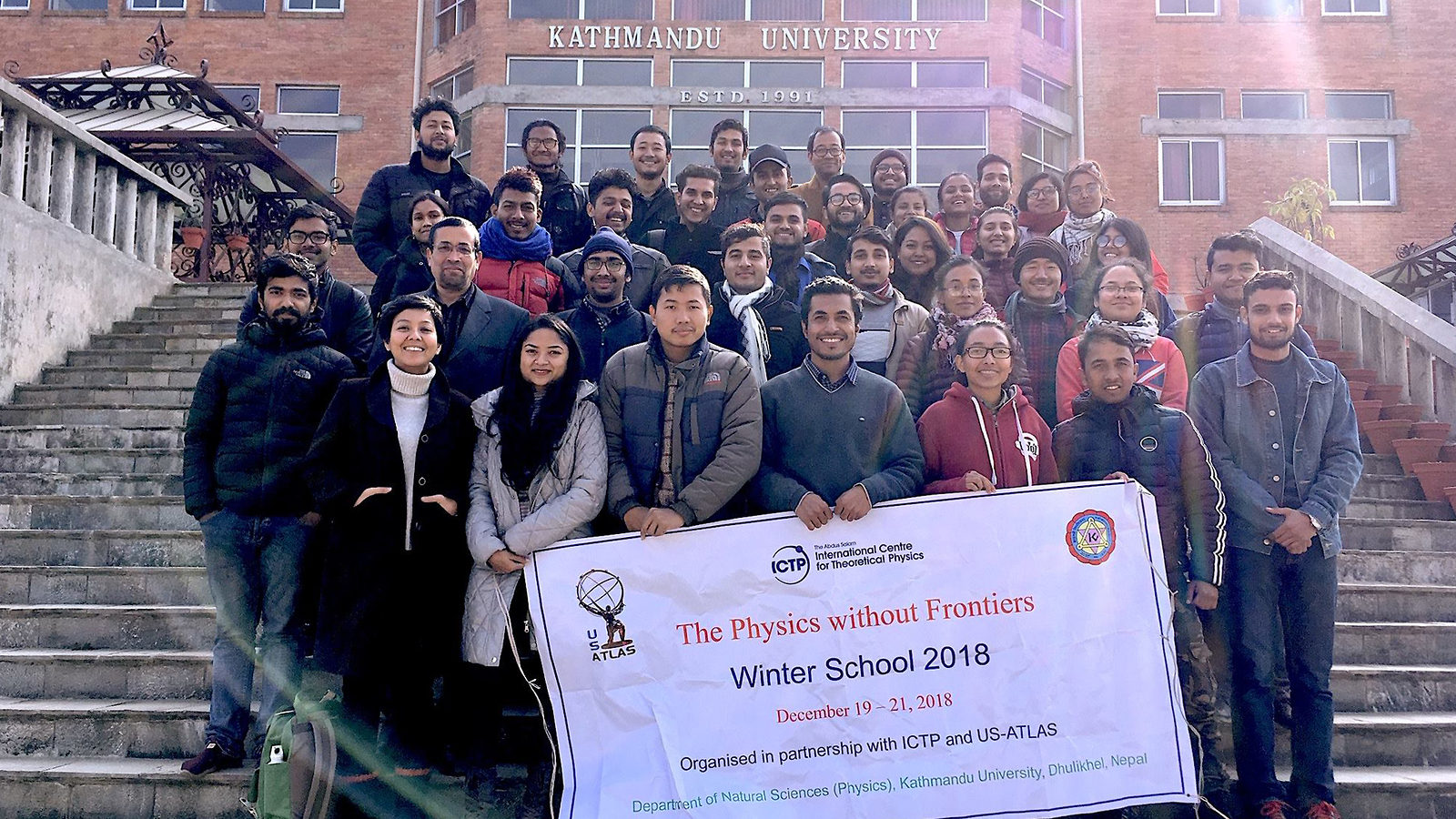 "Physics without Frontiers" class of 2018 group photo