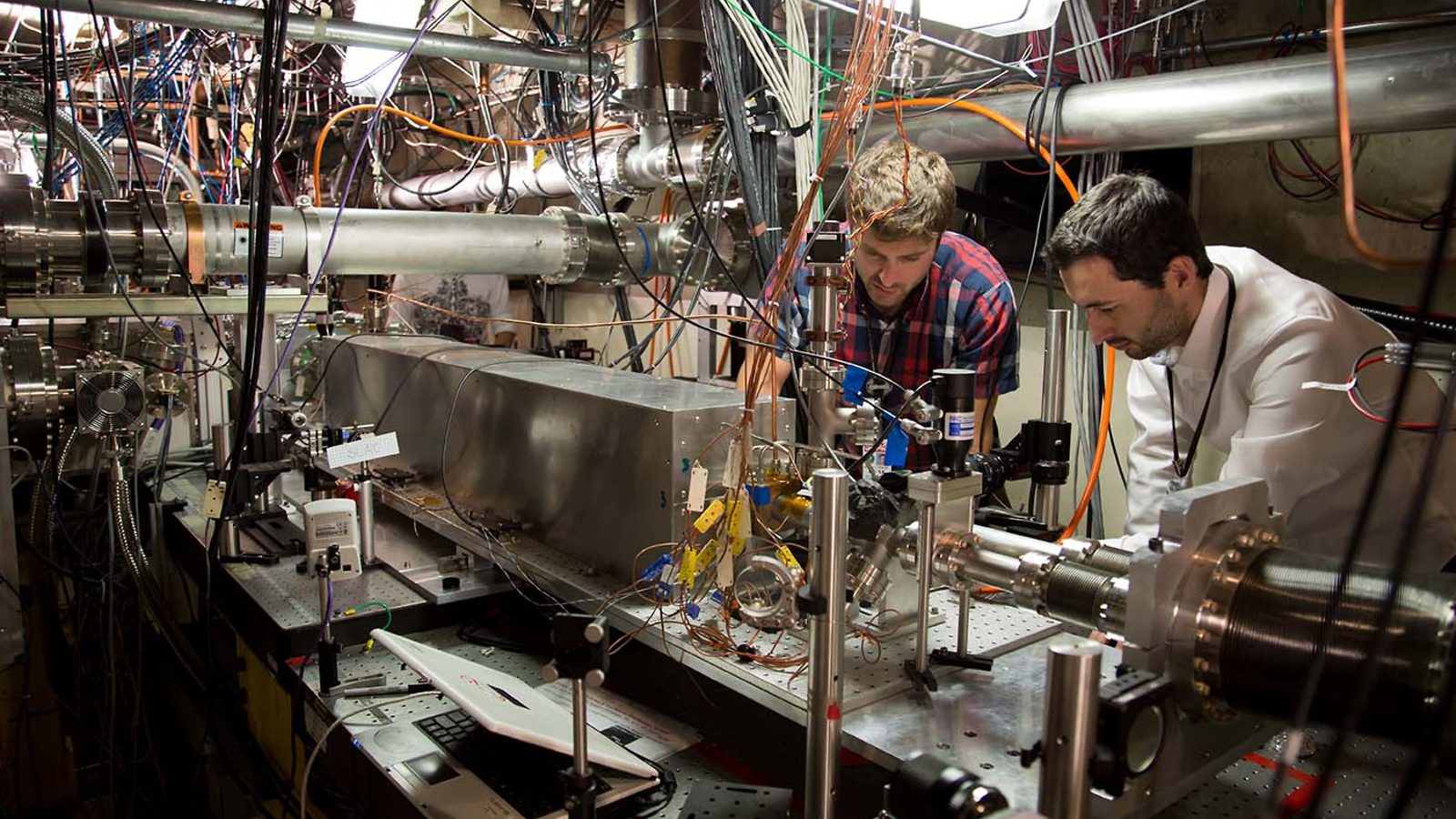 Spencer Gessner, and Sebastien Corde monitor pairs of electron bunches at th Facility for Advanced Accelerator Experimental Test