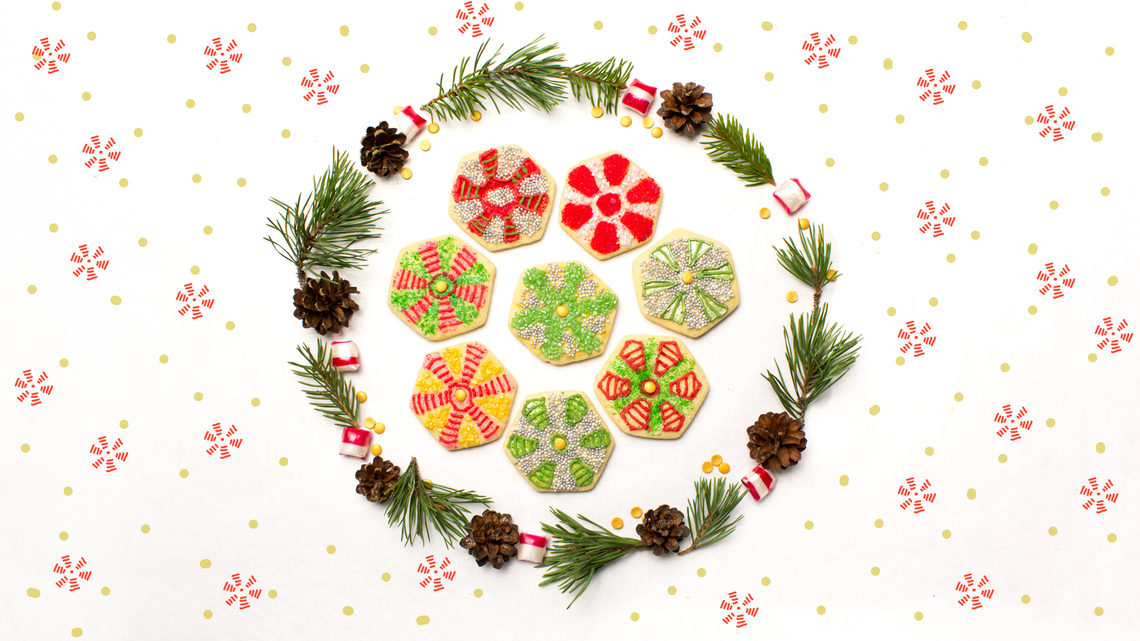 Collider cookies, inside wreath with polka dot background