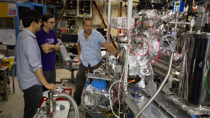 Sangjun Lee, Jamie Titus and Dennis Norlund at the Stanford Synchrotron Radiation Lightsource